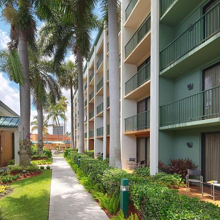 Courtyard By Marriott Fort Lauderdale East / Lauderdale-By-The-Sea Екстер'єр фото